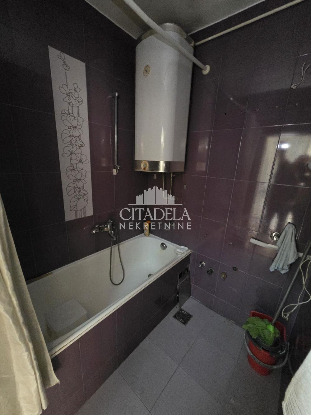 Slika 10 - Karađorđev Trg, Dvoiposoban stan na prodaju, 70m2, 320.000€