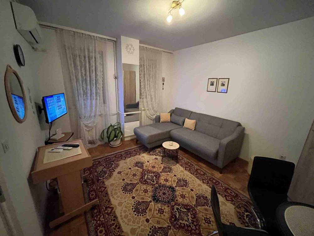 Glavna slika -Peđe Milosavljevića, Jednosoban stan za izdavanje, 30m2, 350€