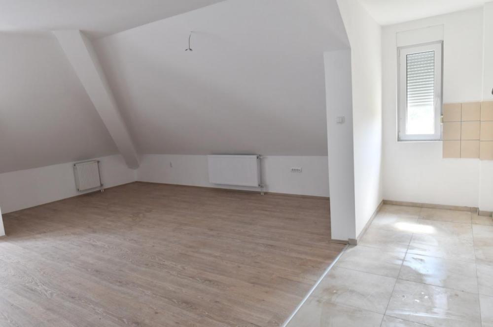 Slika 2 - Ratarska, Trosoban stan na prodaju, 77m2, 108.000€