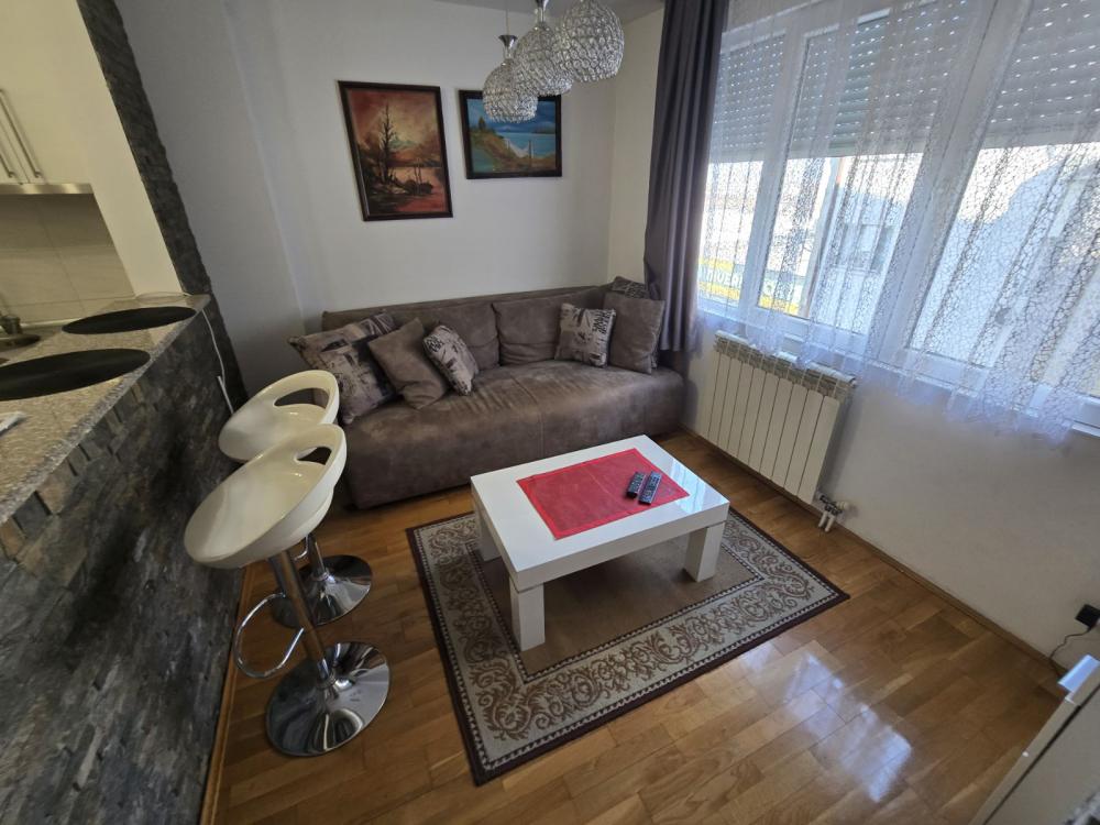 Slika 1 - Žorža Klemansoa, Jednosoban stan za izdavanje, 36m2, 550€