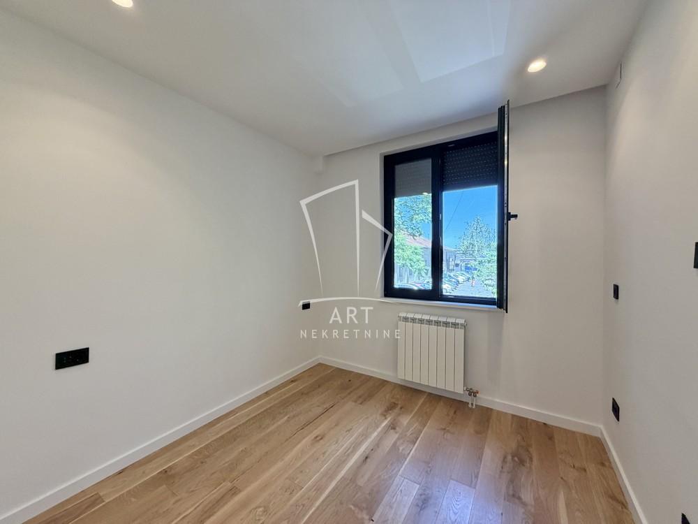 Slika 9 - Bulevar Vojvode Mišića,  Lokal na prodaju, 66m2, 222.000€