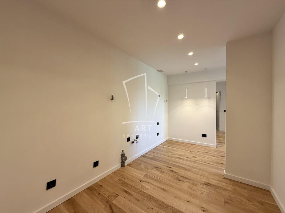 Slika 3 - Bulevar Vojvode Mišića,  Lokal na prodaju, 66m2, 222.000€