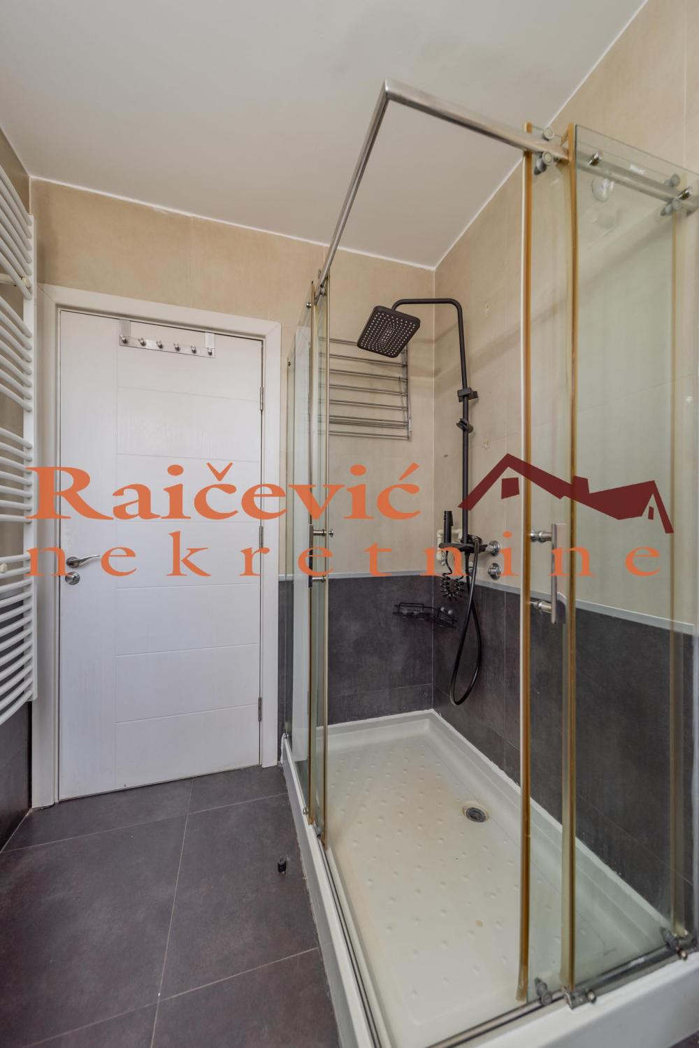Slika 9 - Bulevar oslobodjenja, Četvorosoban stan na prodaju, 136m2, 380.000€