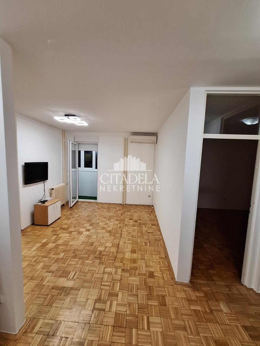 Slika 1 - Poručnika Spasića i Mašere, Dvoiposoban stan za izdavanje, 48m2, 400€