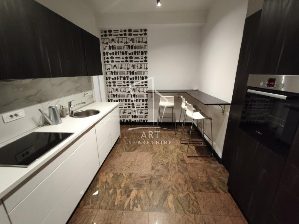 Slika 10 - Vuka Karadžića,  Lokal na prodaju, 219m2, 3.000€