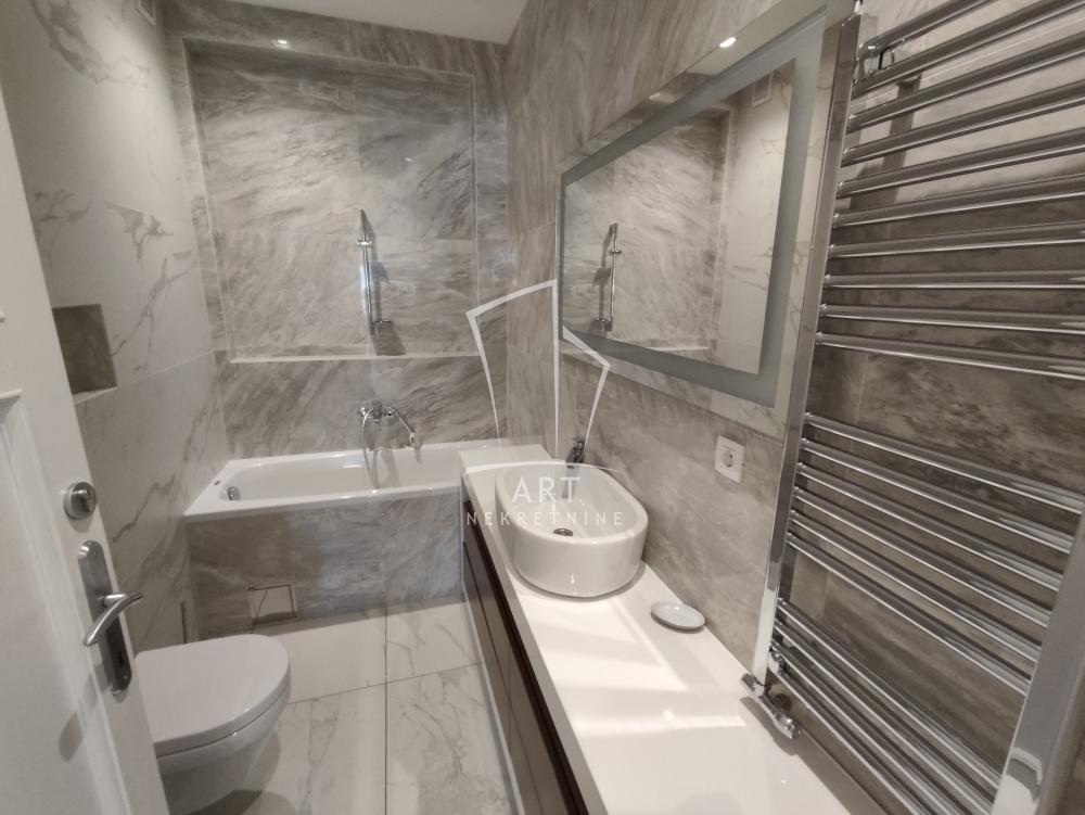 Slika 11 - Vuka Karadžića,  Lokal na prodaju, 219m2, 3.000€