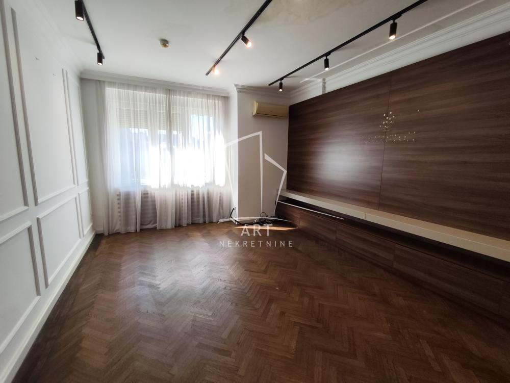 Slika 1 - Vuka Karadžića,  Lokal na prodaju, 219m2, 3.000€