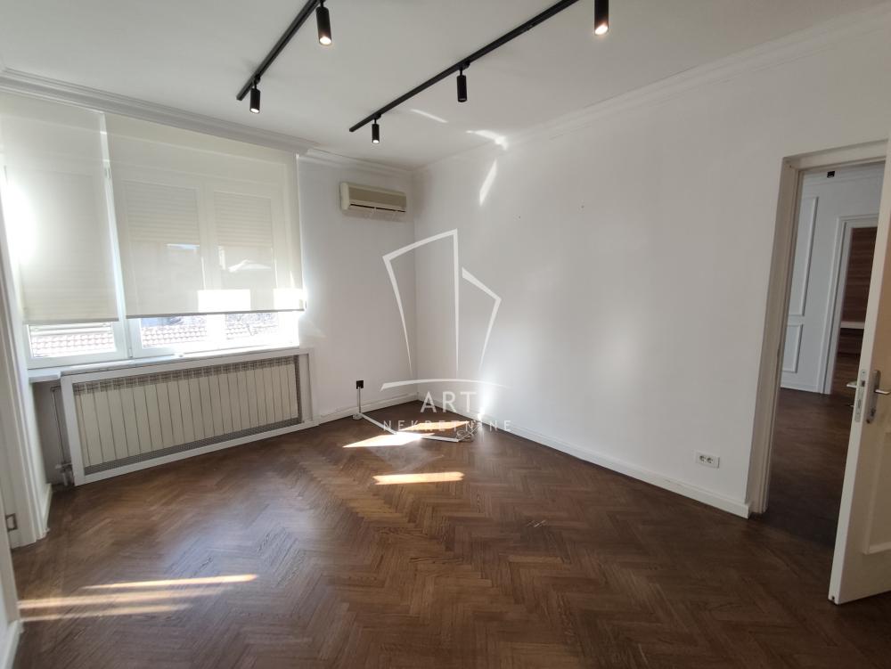 Slika 2 - Vuka Karadžića,  Lokal na prodaju, 219m2, 3.000€