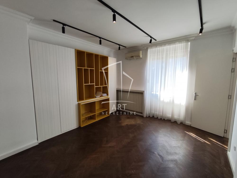 Slika 3 - Vuka Karadžića,  Lokal na prodaju, 219m2, 3.000€