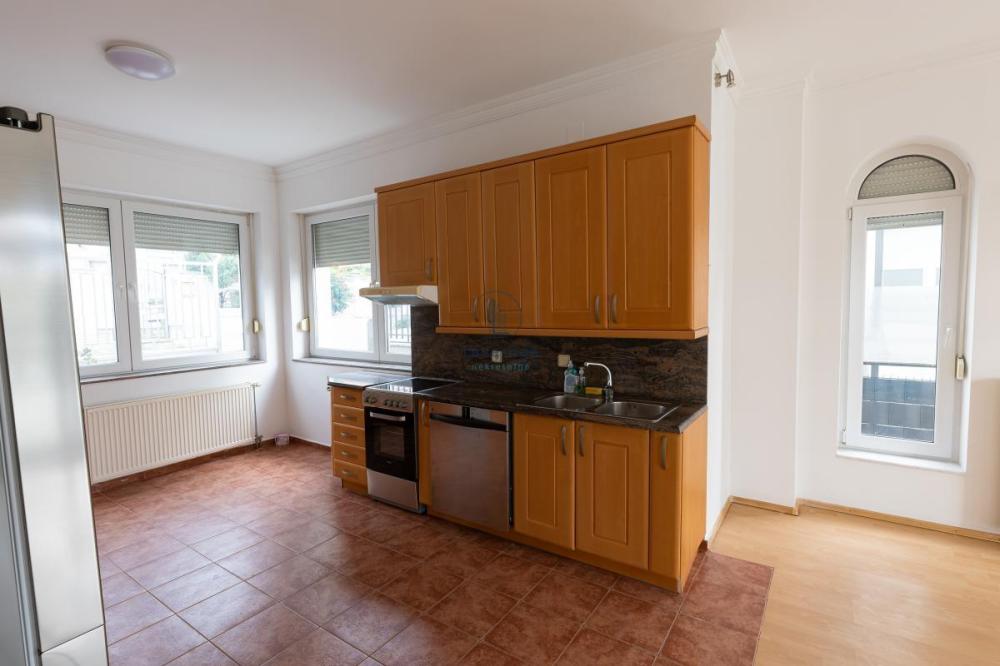 Slika 5 - Kuća za izdavanje, 373m2, 1.800€