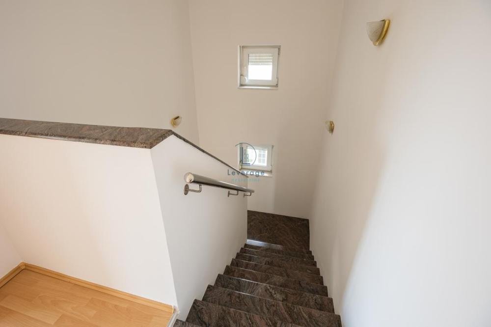 Slika 10 - Kuća za izdavanje, 373m2, 1.800€