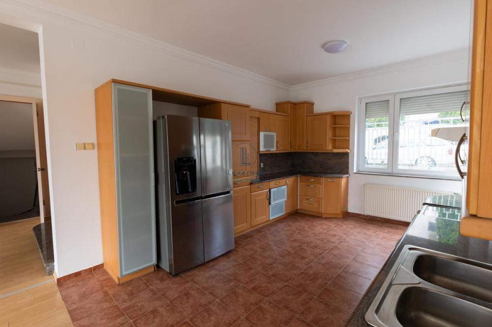 Slika 4 - Kuća za izdavanje, 373m2, 1.800€