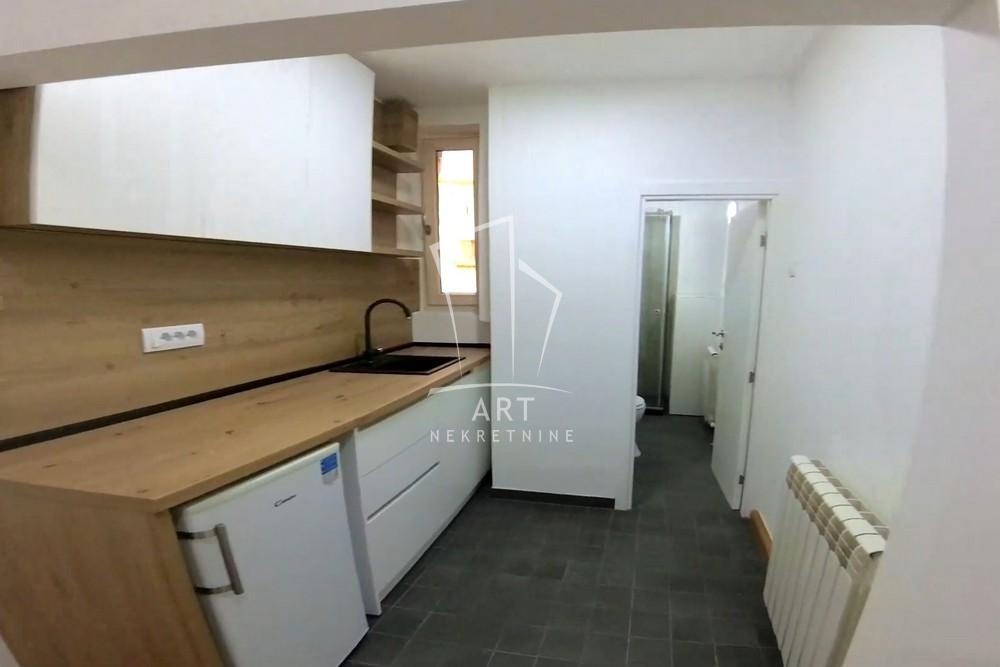 Slika 5 - Maršala Birjuzova, Trosoban stan za izdavanje, 54m2, 800€