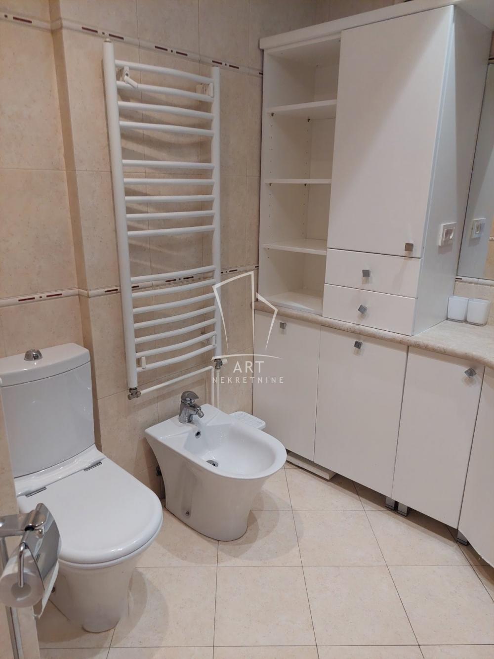 Slika 11 - Andre Nikolića, Četvorosoban stan za izdavanje, 155m2, 2.500€