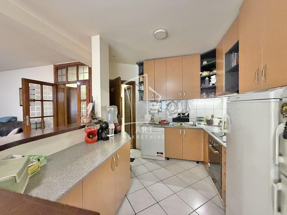 Slika 9 - Slobodana Lale Berberskog, Četvorosoban stan na prodaju, 150m2, 370.000€