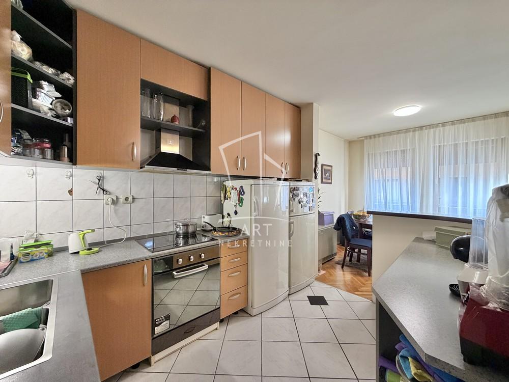 Slika 10 - Slobodana Lale Berberskog, Četvorosoban stan na prodaju, 150m2, 370.000€