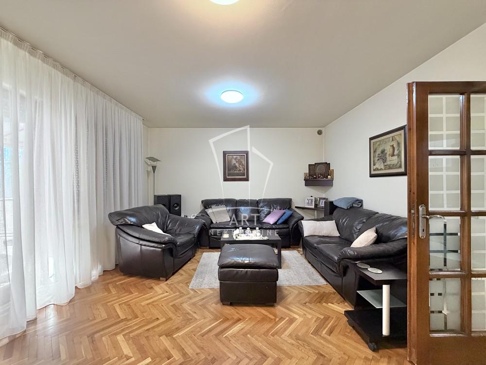 Slika 1 - Slobodana Lale Berberskog, Četvorosoban stan na prodaju, 150m2, 370.000€
