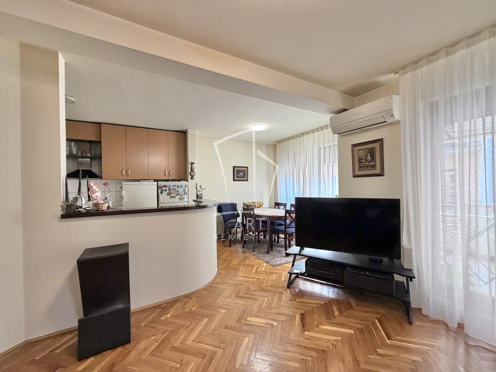 Slika 2 - Slobodana Lale Berberskog, Četvorosoban stan na prodaju, 150m2, 370.000€