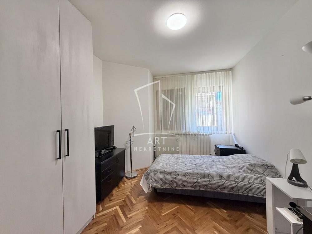 Slika 3 - Slobodana Lale Berberskog, Četvorosoban stan na prodaju, 150m2, 370.000€