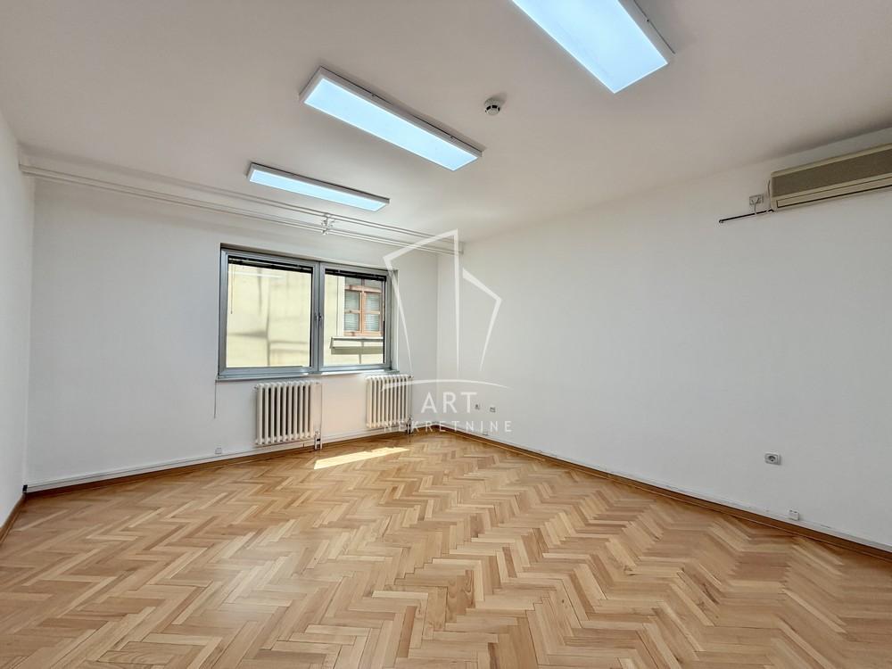 Slika 4 - Uzun Mirkova,  Lokal za izdavanje, 180m2, 2.200€