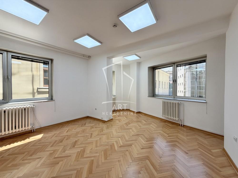 Slika 2 - Uzun Mirkova,  Lokal za izdavanje, 180m2, 2.200€