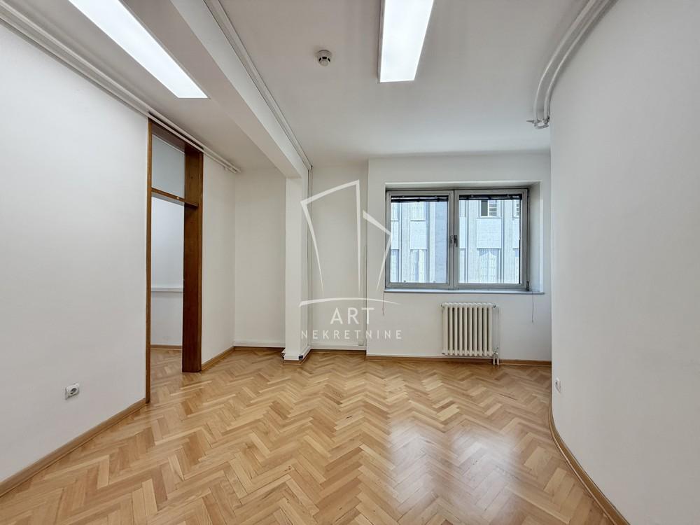 Slika 8 - Uzun Mirkova,  Lokal za izdavanje, 180m2, 2.200€
