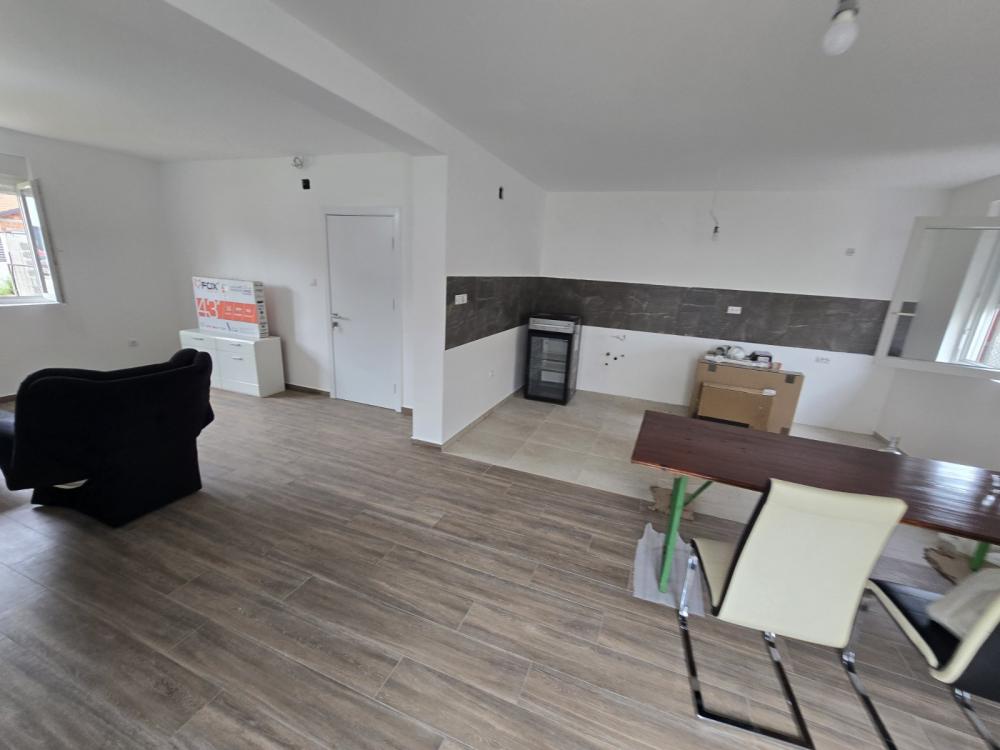 Slika 2 - Josifa Pančića, Kuća za izdavanje, 180m2, 1.000€