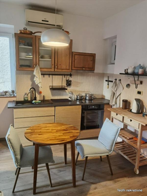 Slika 2 - Vlajkovićeva, Dvosoban stan za izdavanje, 43m2, 800€