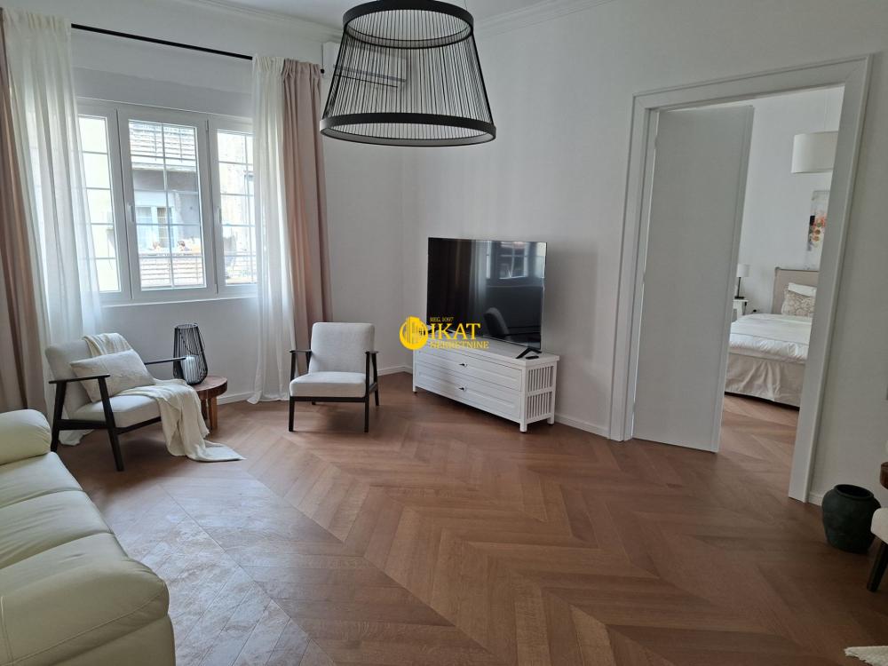 Slika 1 - Jug Bogdanova, Trosoban stan na prodaju, 110m2, 430.000€