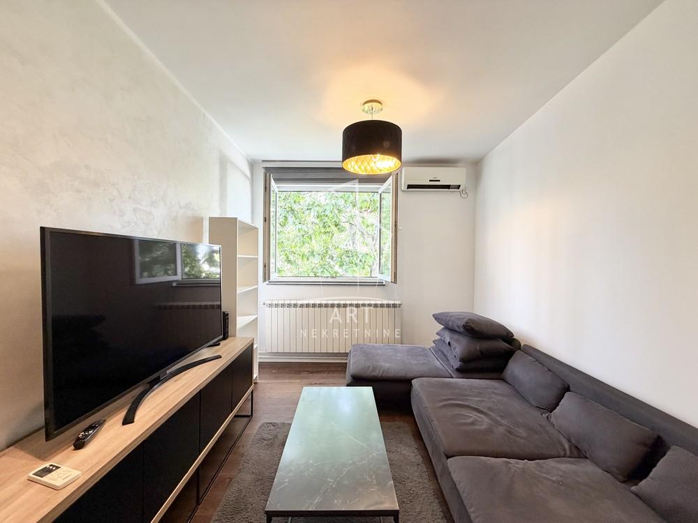 Slika 1 - Bulevar oslobođenja, Jednoiposoban stan za izdavanje, 41m2, 650€