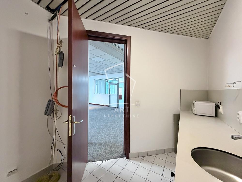 Slika 9 - Vladimira Popovića,  Lokal za izdavanje, 173m2, 2.730€