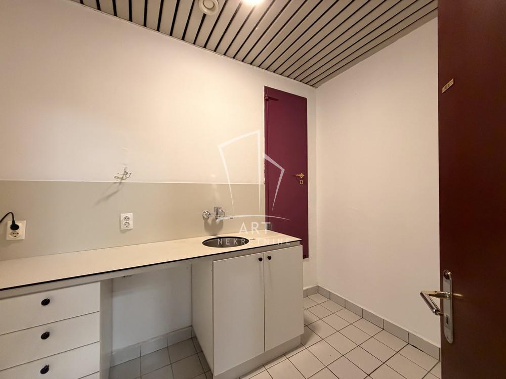 Slika 10 - Vladimira Popovića,  Lokal za izdavanje, 173m2, 2.730€