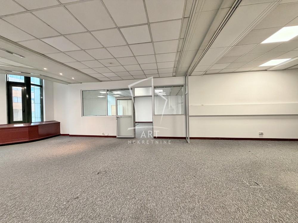 Slika 3 - Vladimira Popovića,  Lokal za izdavanje, 173m2, 2.730€