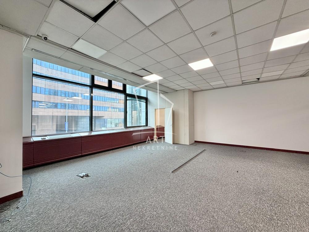 Slika 4 - Vladimira Popovića,  Lokal za izdavanje, 173m2, 2.730€