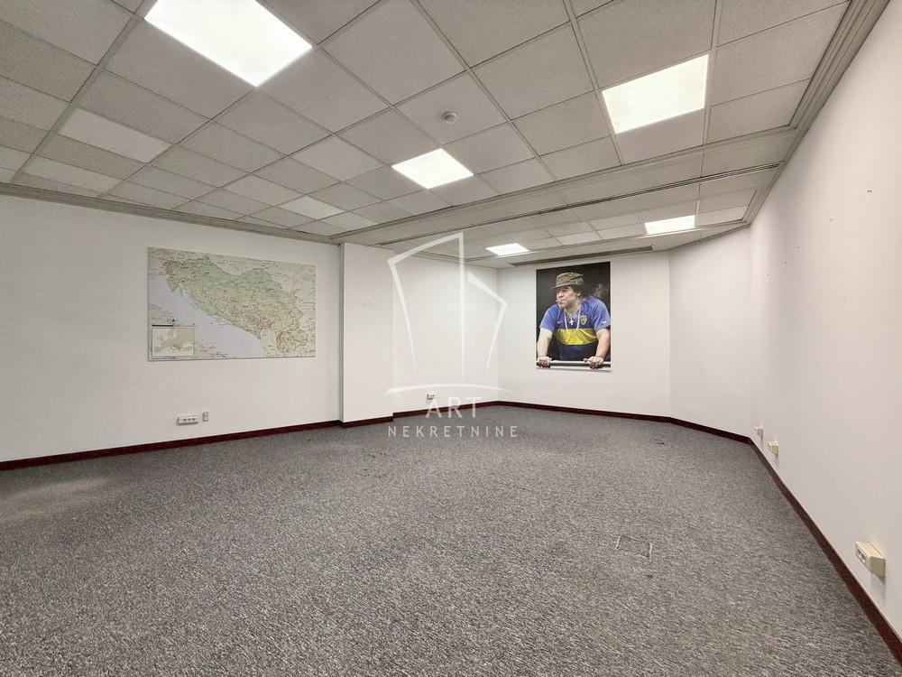 Slika 7 - Vladimira Popovića,  Lokal za izdavanje, 173m2, 2.730€