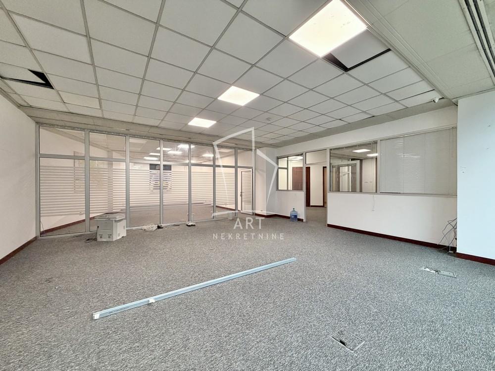 Slika 8 - Vladimira Popovića,  Lokal za izdavanje, 173m2, 2.730€