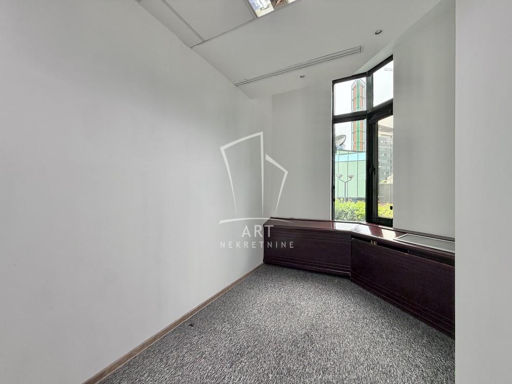 Slika 10 - Vladimira Popovića,  Lokal za izdavanje, 103m2, 1.627€