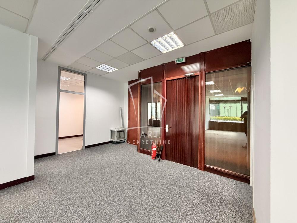 Slika 4 - Vladimira Popovića,  Lokal za izdavanje, 103m2, 1.627€