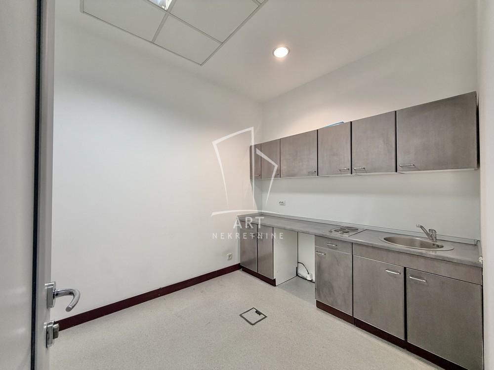 Slika 6 - Vladimira Popovića,  Lokal za izdavanje, 103m2, 1.627€
