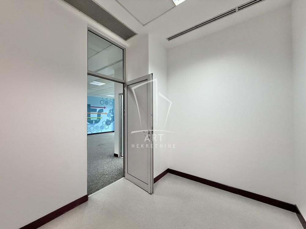 Slika 7 - Vladimira Popovića,  Lokal za izdavanje, 103m2, 1.627€
