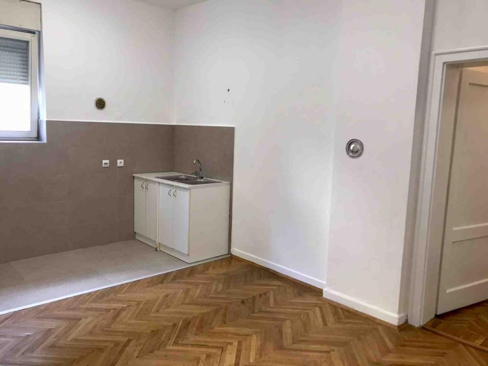 Slika 4 - Bulevar kneza Aleksandra Karađorđevića, Četvorosoban stan za izdavanje, 100m2, 1.800€