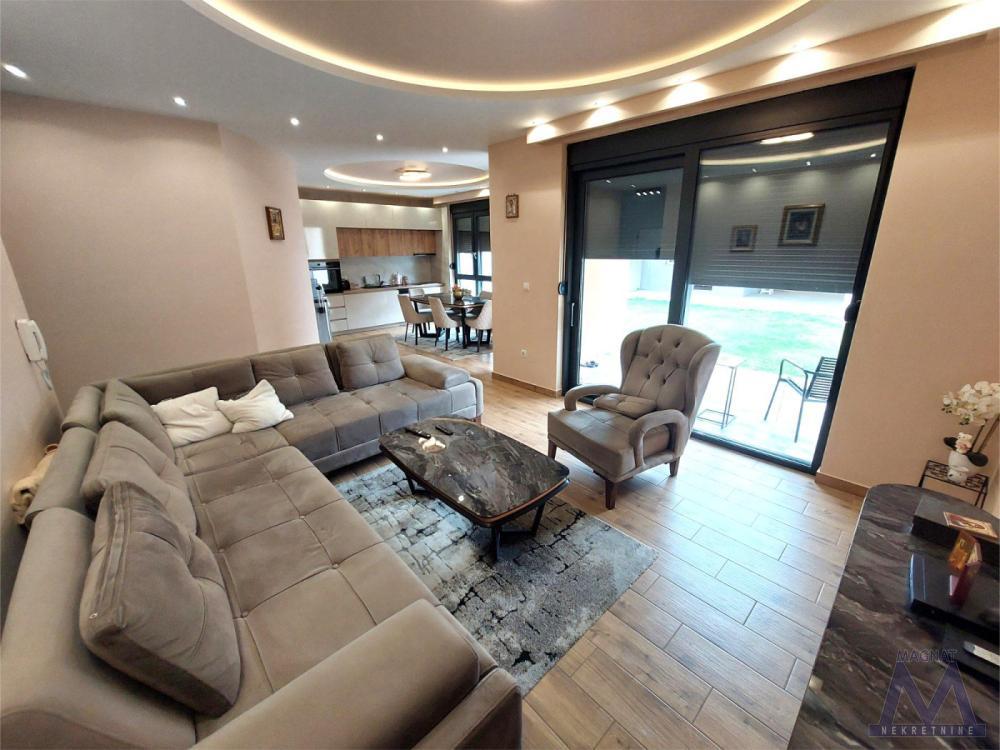Glavna slika - Kuća na prodaju, 236m2, 479.000€