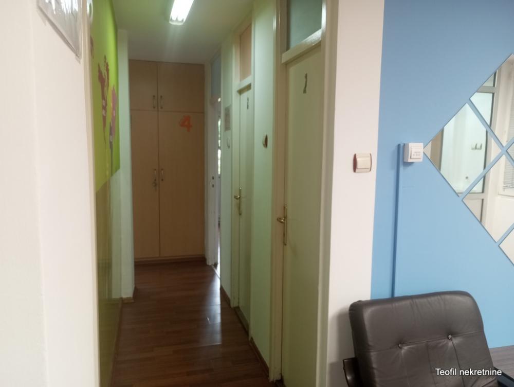 Slika 3 - Bulevar umetnosti, Četvorosoban stan na prodaju, 94m2, 280.000€