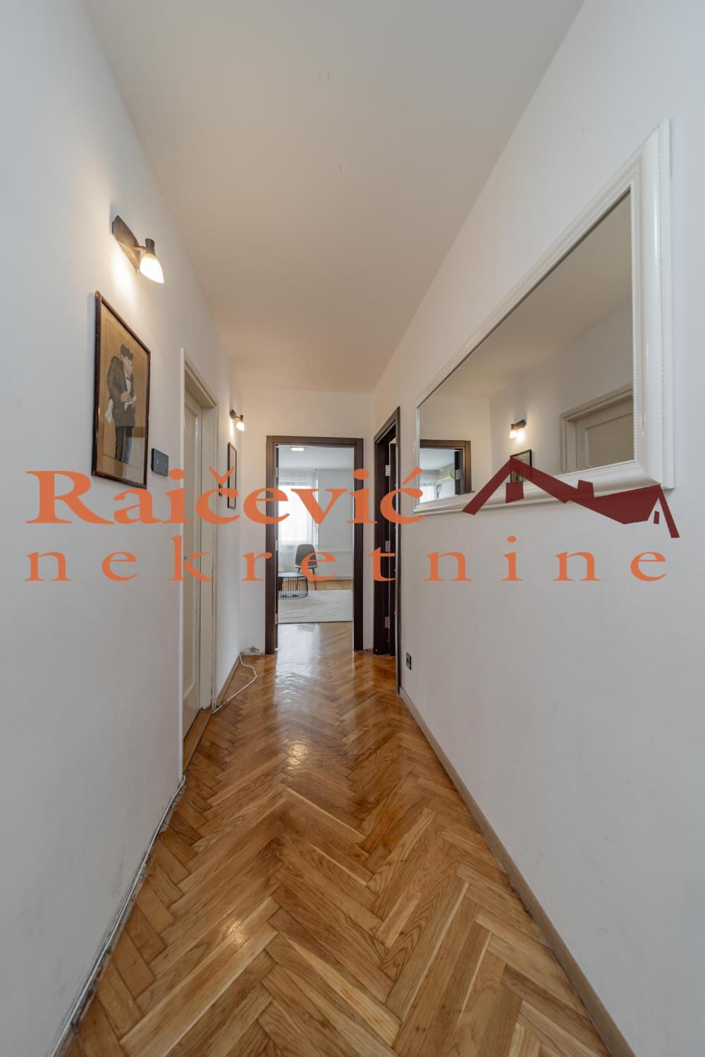 Slika 11 - Cara Lazara, Trosoban stan na prodaju, 68m2, 570.000€