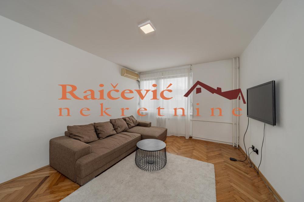 Glavna slika -Cara Lazara, Trosoban stan na prodaju, 68m2, 570.000€