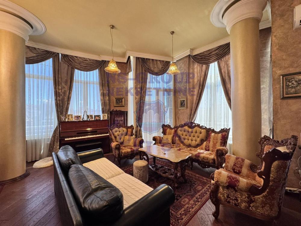 Glavna slika -Šestosoban stan na prodaju, 359m2, 646.850€