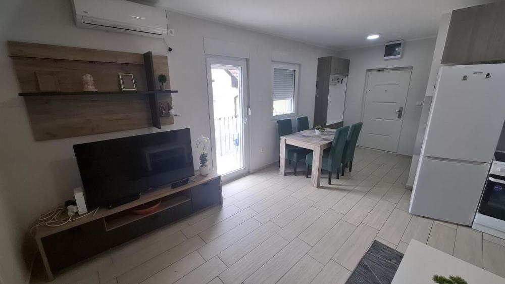 Slika 1 - Jednoiposoban stan za izdavanje, 42m2, 350€