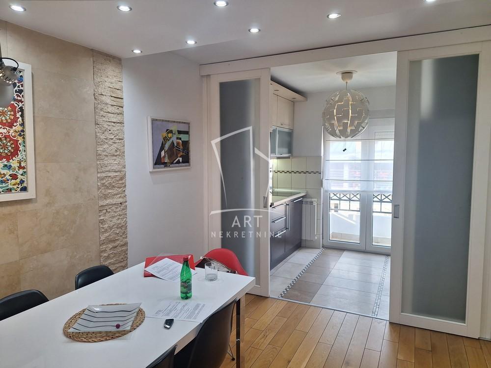 Slika 1 - Đakovačka, Četvorosoban stan za izdavanje, 136m2, 1.600€
