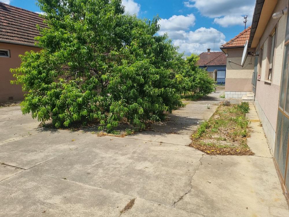 Slika 1 -  Kuća na prodaju, 235m2, 72.100€
