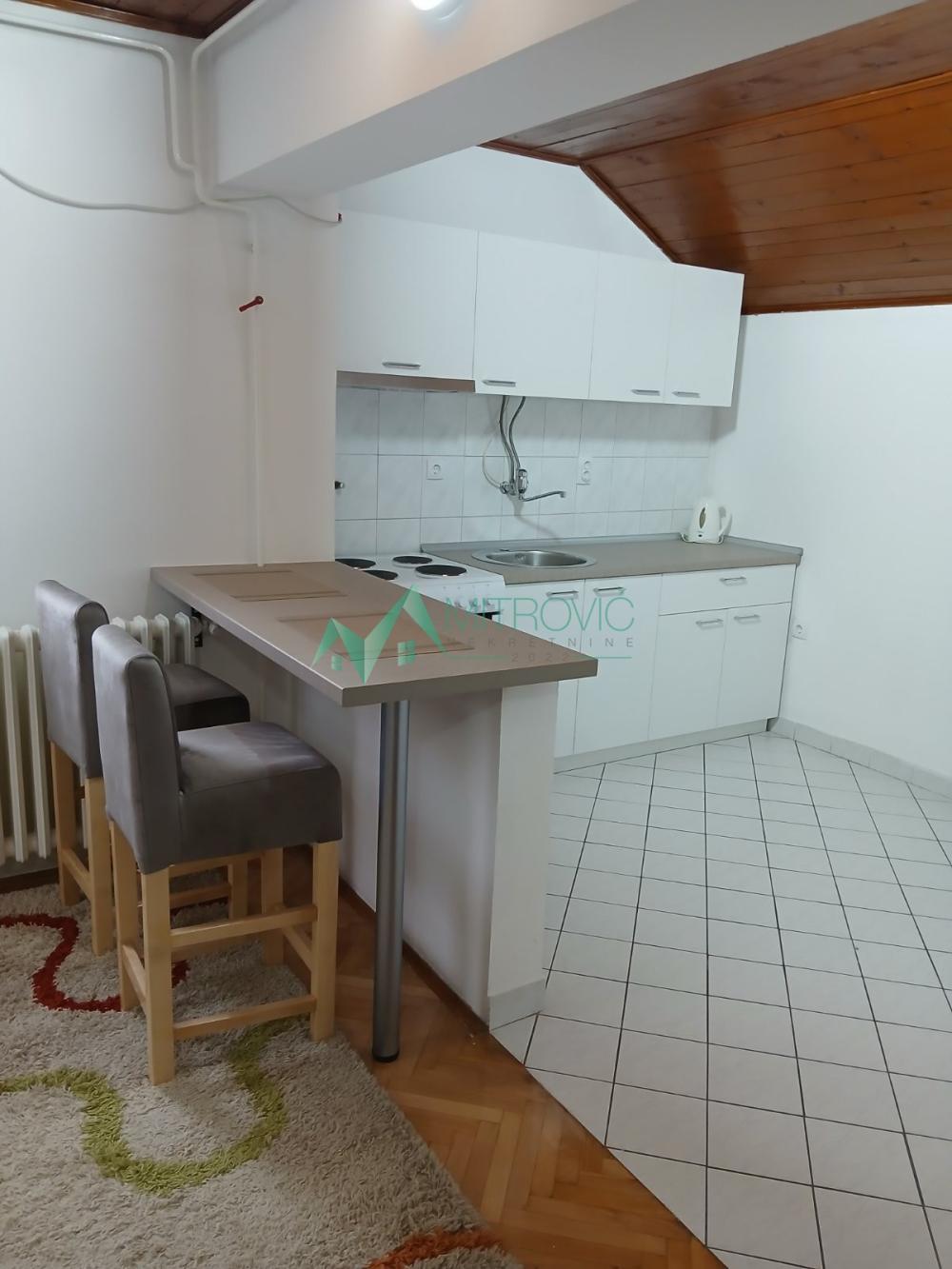 Glavna slika -Jednoiposoban stan za izdavanje, 42m2, 350€